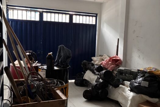 Se vende casa de 318 mts2 en San Francisco, 3 pisos, garaje, 9 hab, 5 baños.