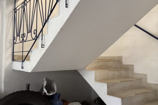 Se vende casa de 318 mts2 en San Francisco, 3 pisos, garaje, 9 hab, 5 baños.