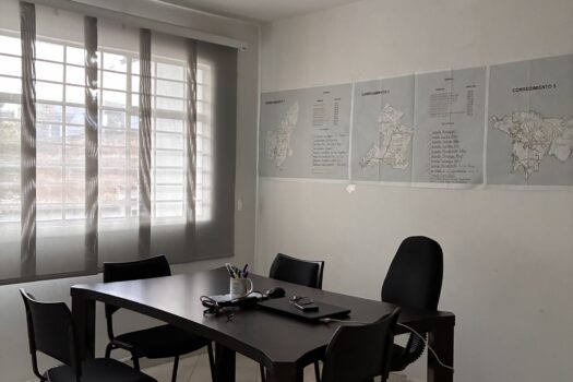 Se vende casa de 318 mts2 en San Francisco, 3 pisos, garaje, 9 hab, 5 baños.