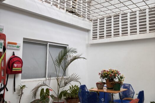 Se vende casa de 318 mts2 en San Francisco, 3 pisos, garaje, 9 hab, 5 baños.