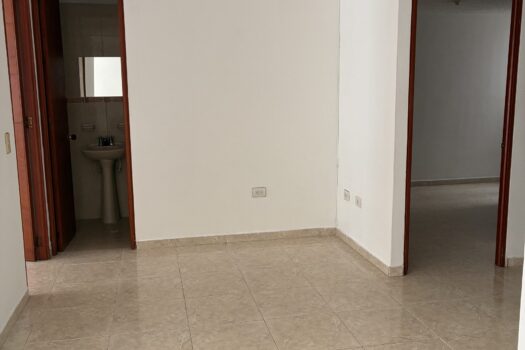 Se vende amplio apartamento de 81 mts, 3 hab, 2 baños, balcón, parqueadero en Mejoras Publicas