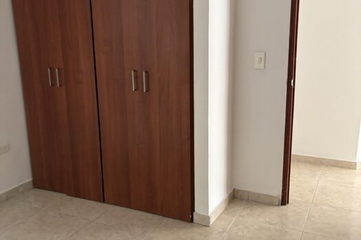 Se vende amplio apartamento de 81 mts, 3 hab, 2 baños, balcón, parqueadero en Mejoras Publicas