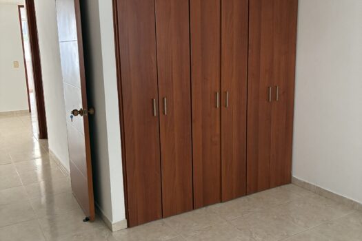 Se vende amplio apartamento de 81 mts, 3 hab, 2 baños, balcón, parqueadero en Mejoras Publicas