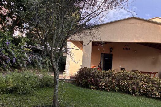 Se vende impresionante casa de 270 mts2 en lagos del cacique