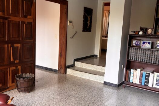 Se vende impresionante casa de 270 mts2 en lagos del cacique