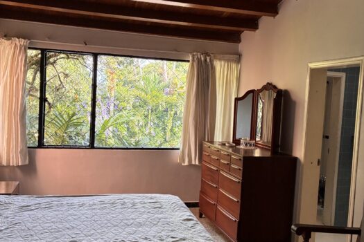 Se vende impresionante casa de 270 mts2 en lagos del cacique