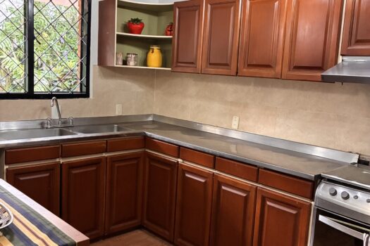 Se vende impresionante casa de 270 mts2 en lagos del cacique