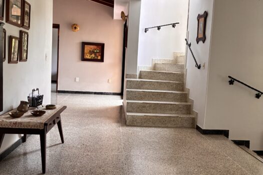 Se vende impresionante casa de 270 mts2 en lagos del cacique