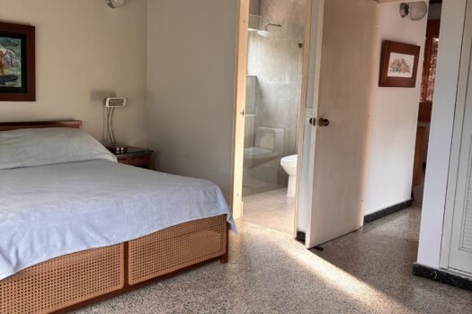 Se vende impresionante casa de 270 mts2 en lagos del cacique